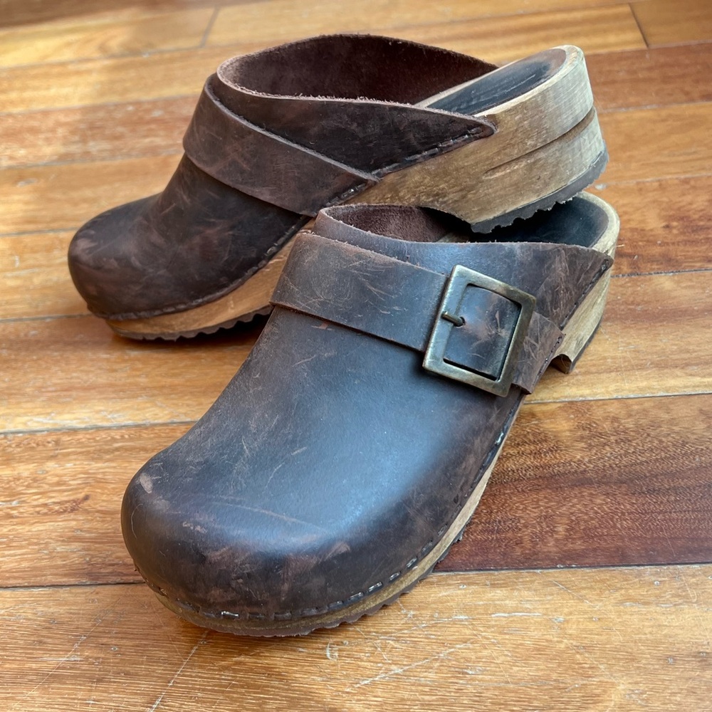 Sanitas brown leather clogs women’s size 7